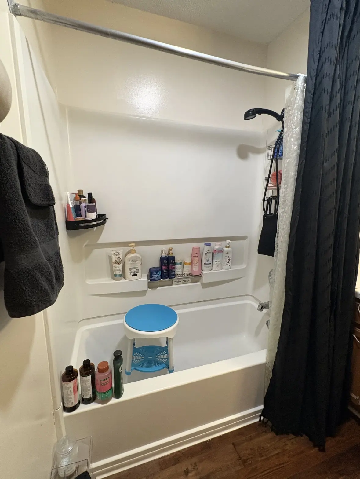 After: bright white tub and surround, with bottles lined up neatly on the ledge